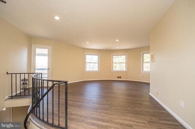 Building Photo - 7318 Riverhill Rd