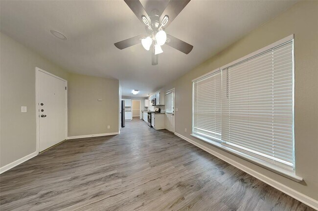 Foto del edificio - 5061 Stewart Dr