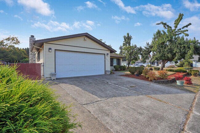 Building Photo - 4678 Lariat Court Northeast