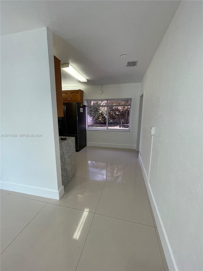 Building Photo - 15760 NE 18th Ct