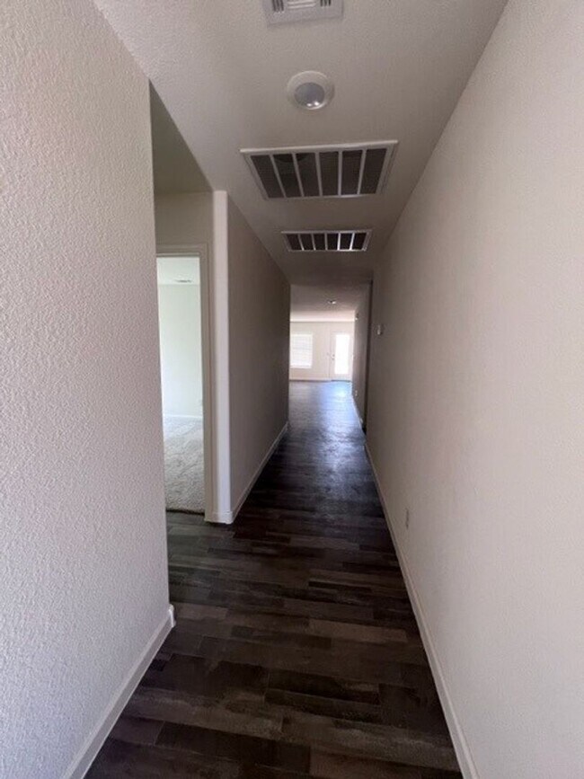 Foto del edificio - 4 Bedroom New, Garage and fenced yard