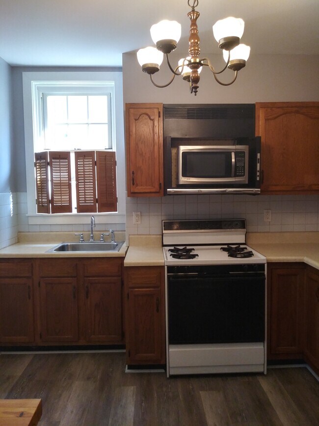 Kitchen - 2118 Tustin St