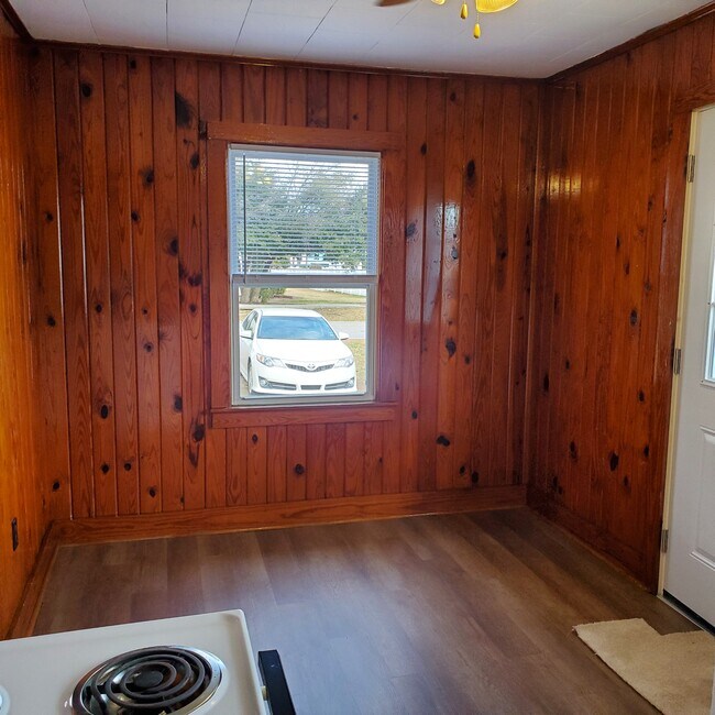 Foto del edificio - 427 Woodland Dr