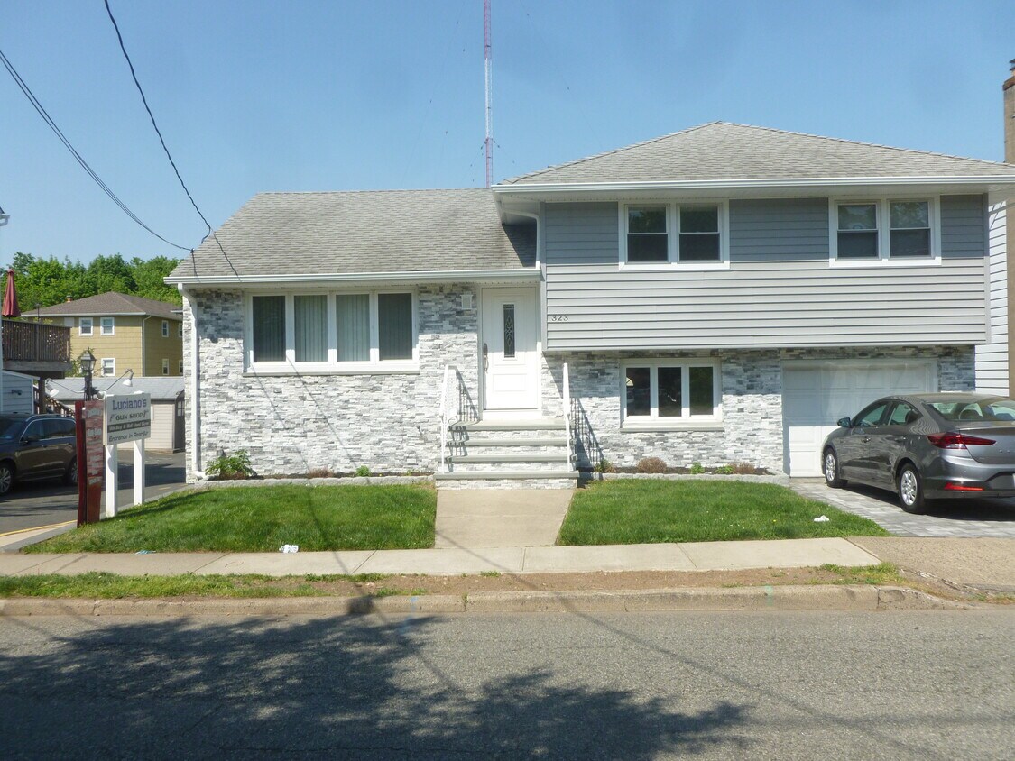 323 Garibaldi Ave, Lodi, NJ 07644 House Rental in Lodi, NJ