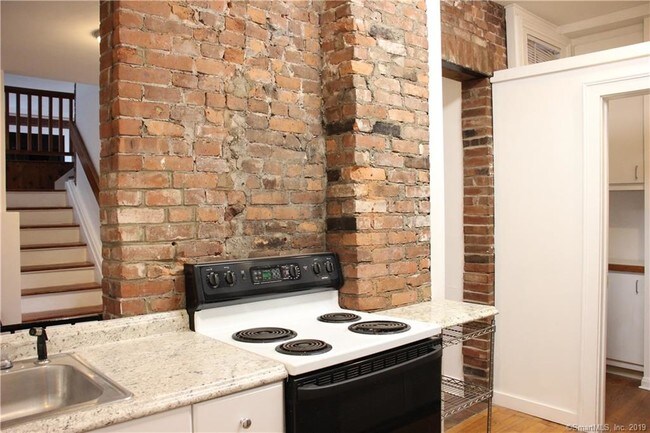 Building Photo - 239 Bradley St