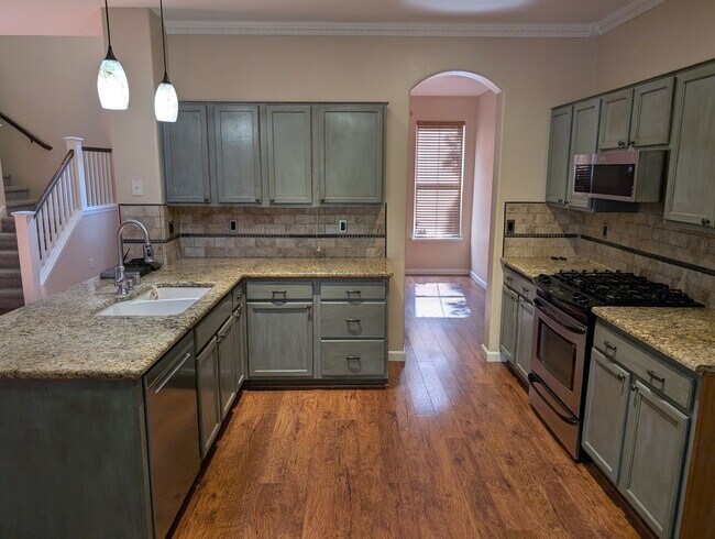 Foto del edificio - Nice and modern home with upgraded amenities, a wonderful floor plan, master suite, nice backyard...