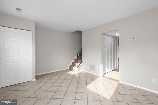 Building Photo - 45 Heritage Ct