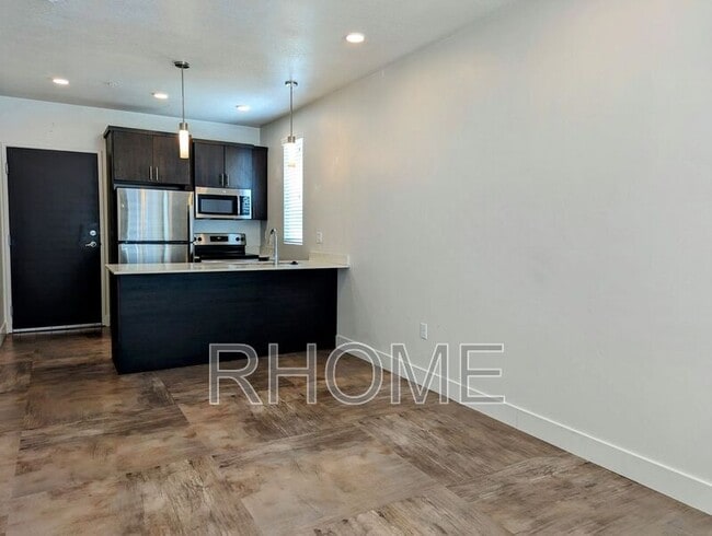 Building Photo - 965 S 200 W