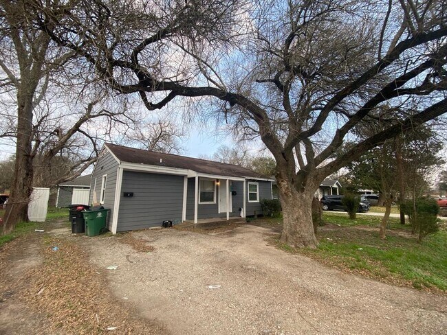 Foto del edificio - 5301 Higgins St