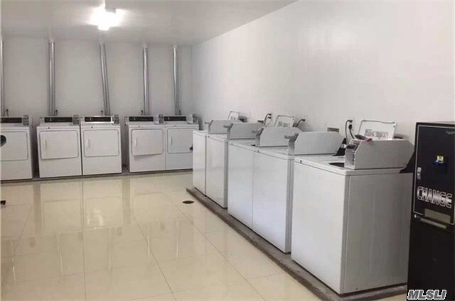 Foto del edificio - 141-18 Cherry Ave