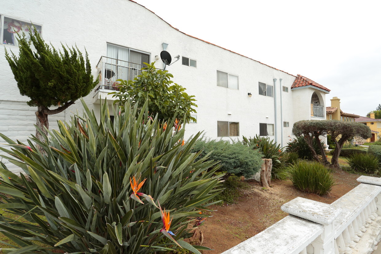 Building Photo - Montezuma Apartments