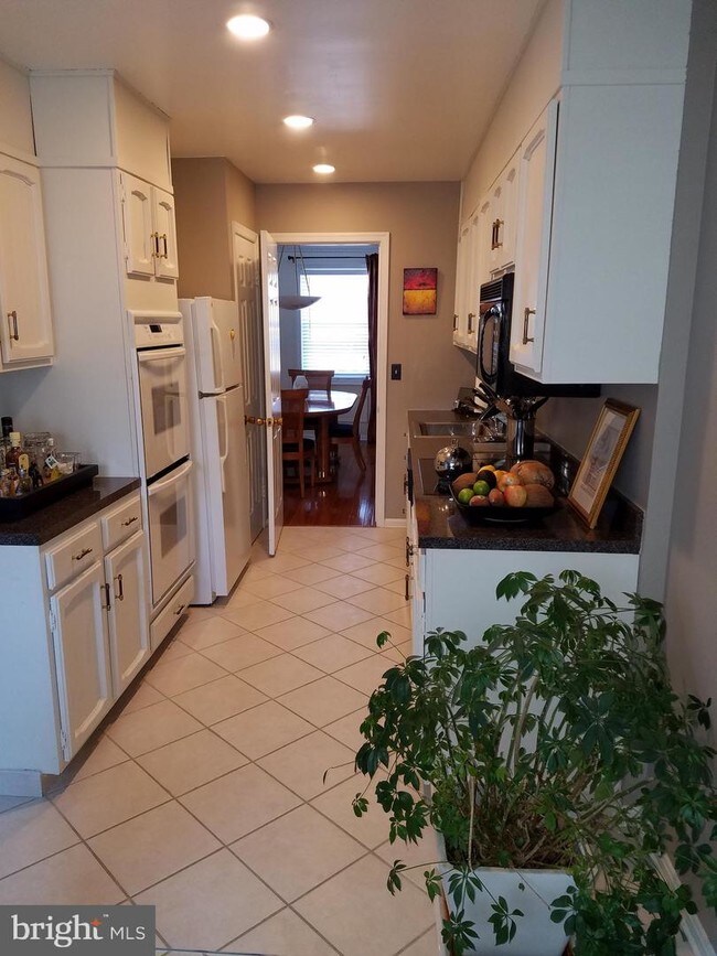 Building Photo - 11746 Carriage House Dr