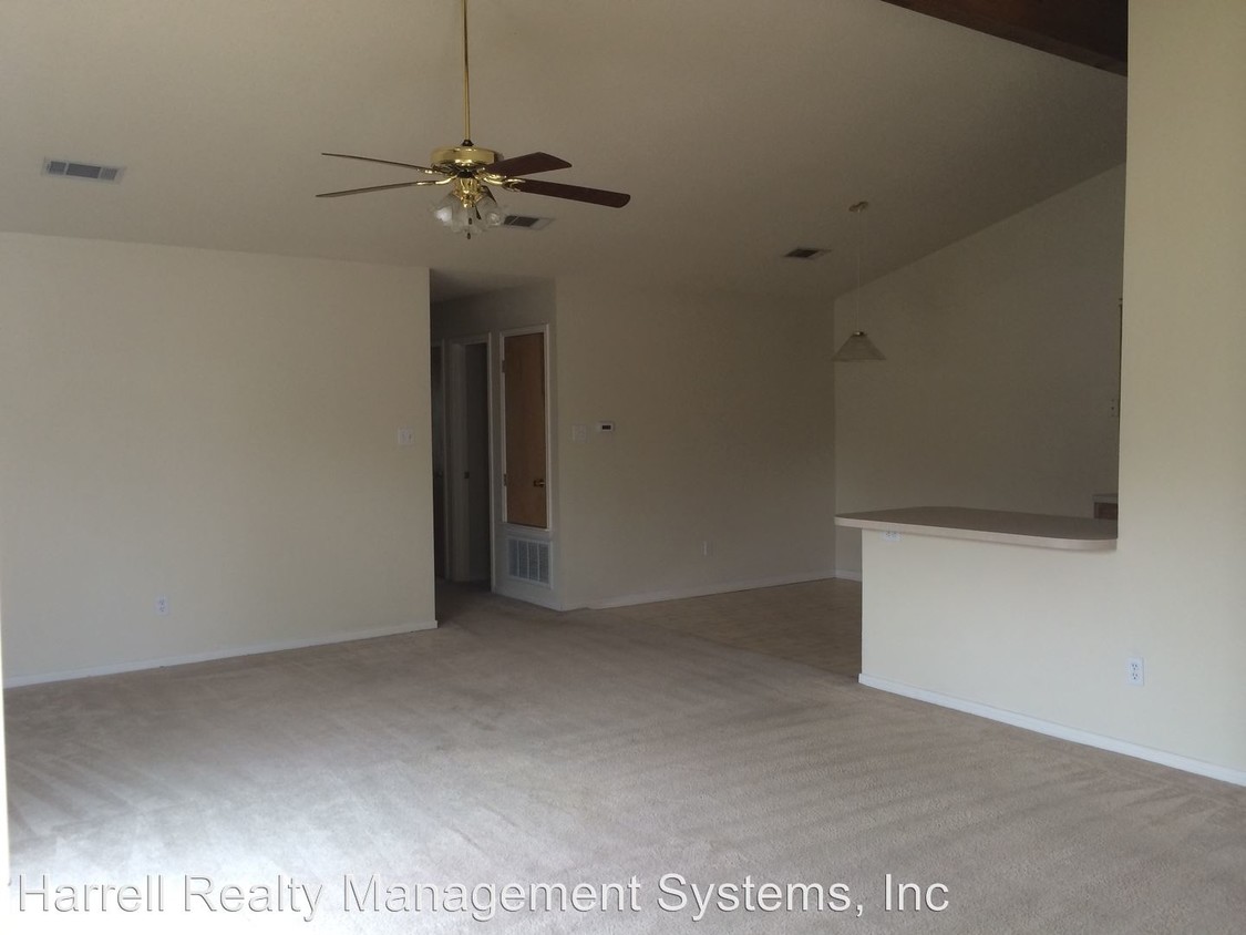 Building Photo - 1631 Breezy Dr