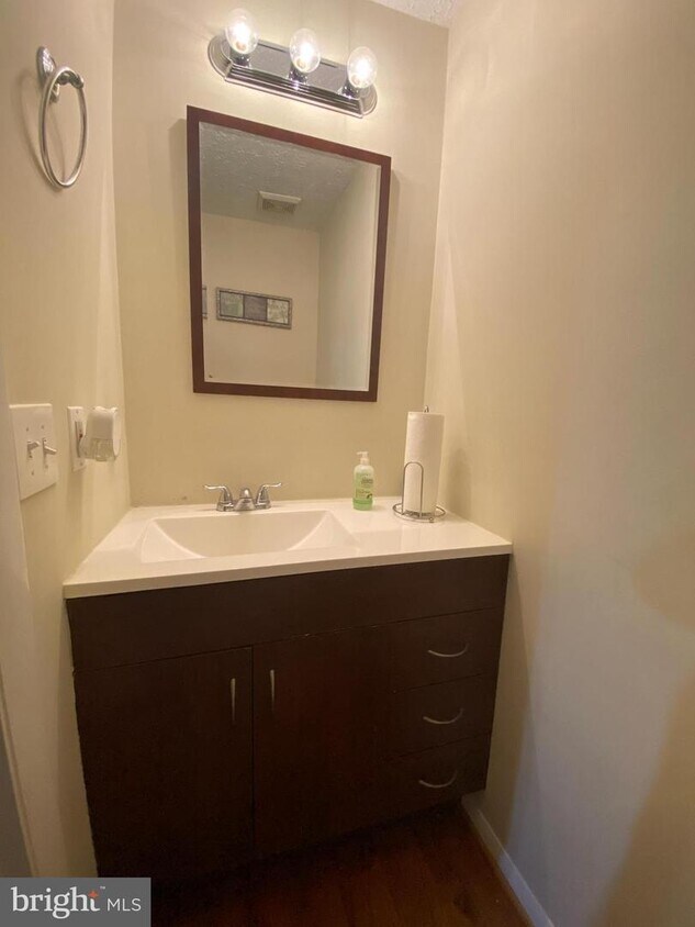Foto principal - 8704 Ritchboro Rd