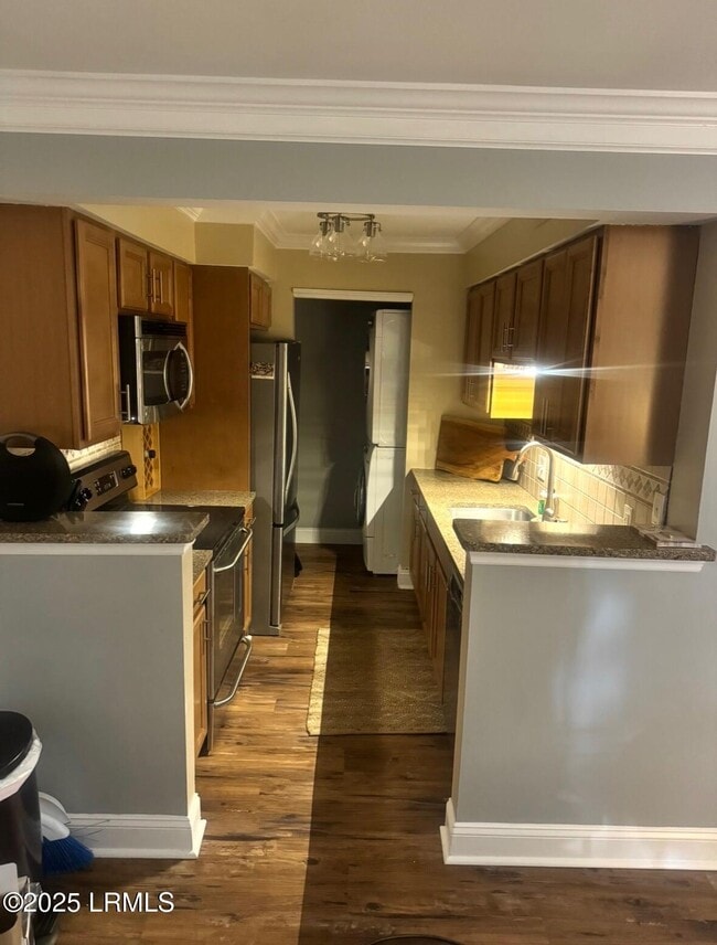 Foto del edificio - 47 Forest Cove Rd