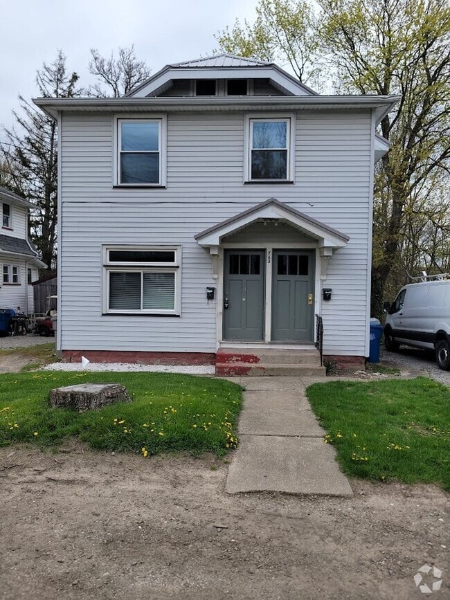 Building Photo - 763 Alden St