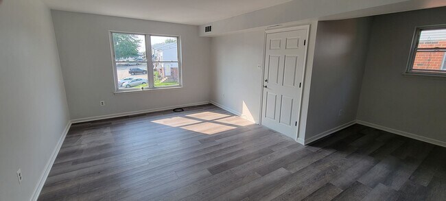 Foto del edificio - 9479 Woodbridge Rd.