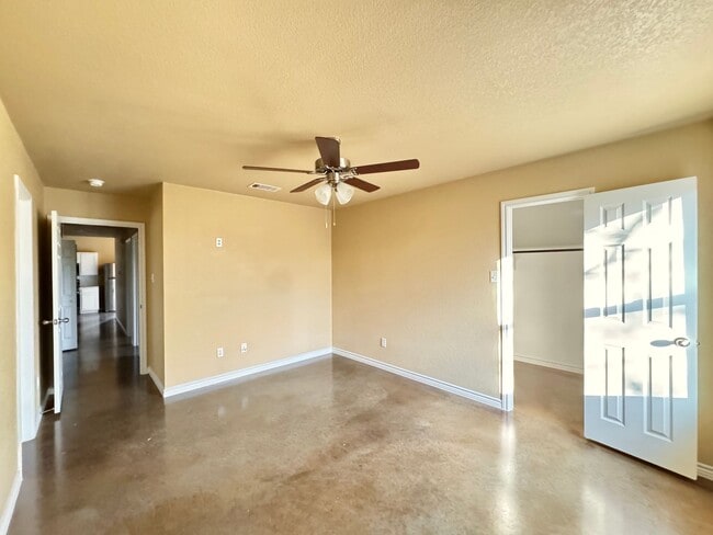 Building Photo - Adorable 3 Bedroom, 2 Bathroom, 1 Car Garage Duplex in Harker Heights TX