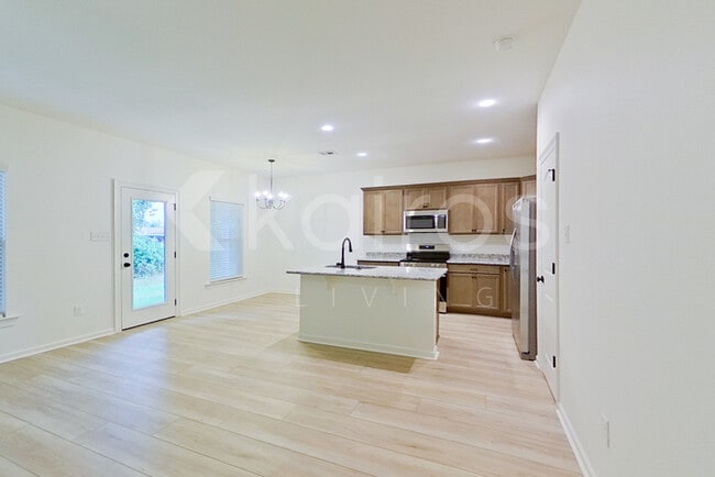 Building Photo - 119 Carencro St