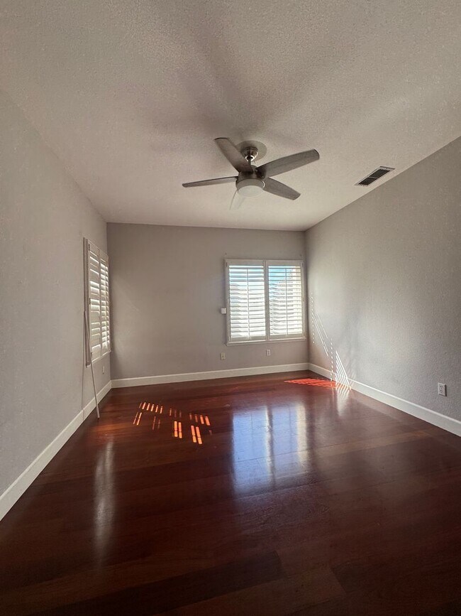 Foto del edificio - 360 Allenwood Ct