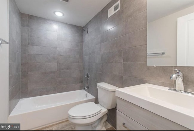 Bathroom - 1540 W Tioga St