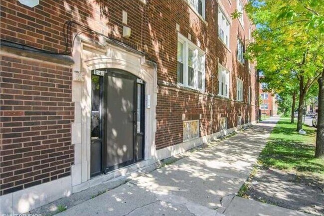 Building Photo - 1140 W 77th St
