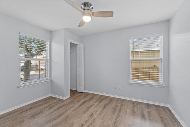 Foto del edificio - 5616 Victory Gallop Dr