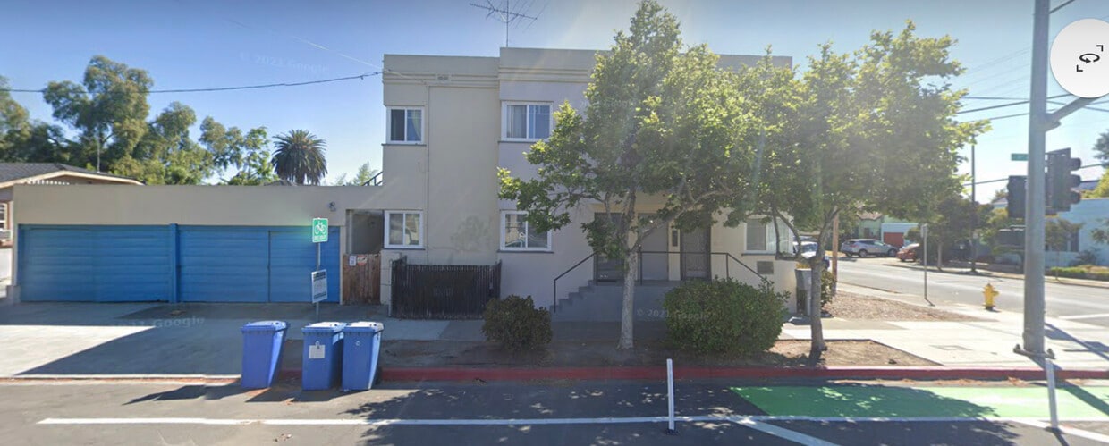 Front of Building - 300 N 11th St