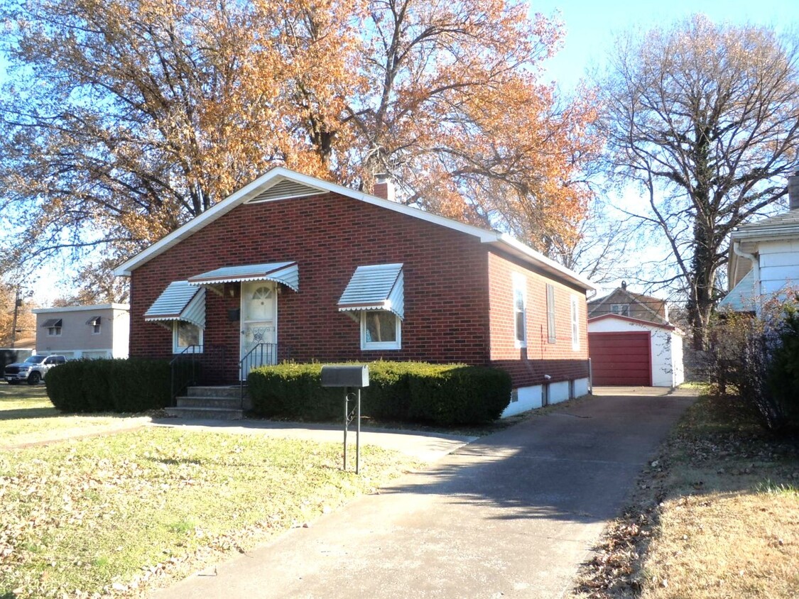 Primary Photo - Two Bedroom Home with Washer/Dryer Hookups...