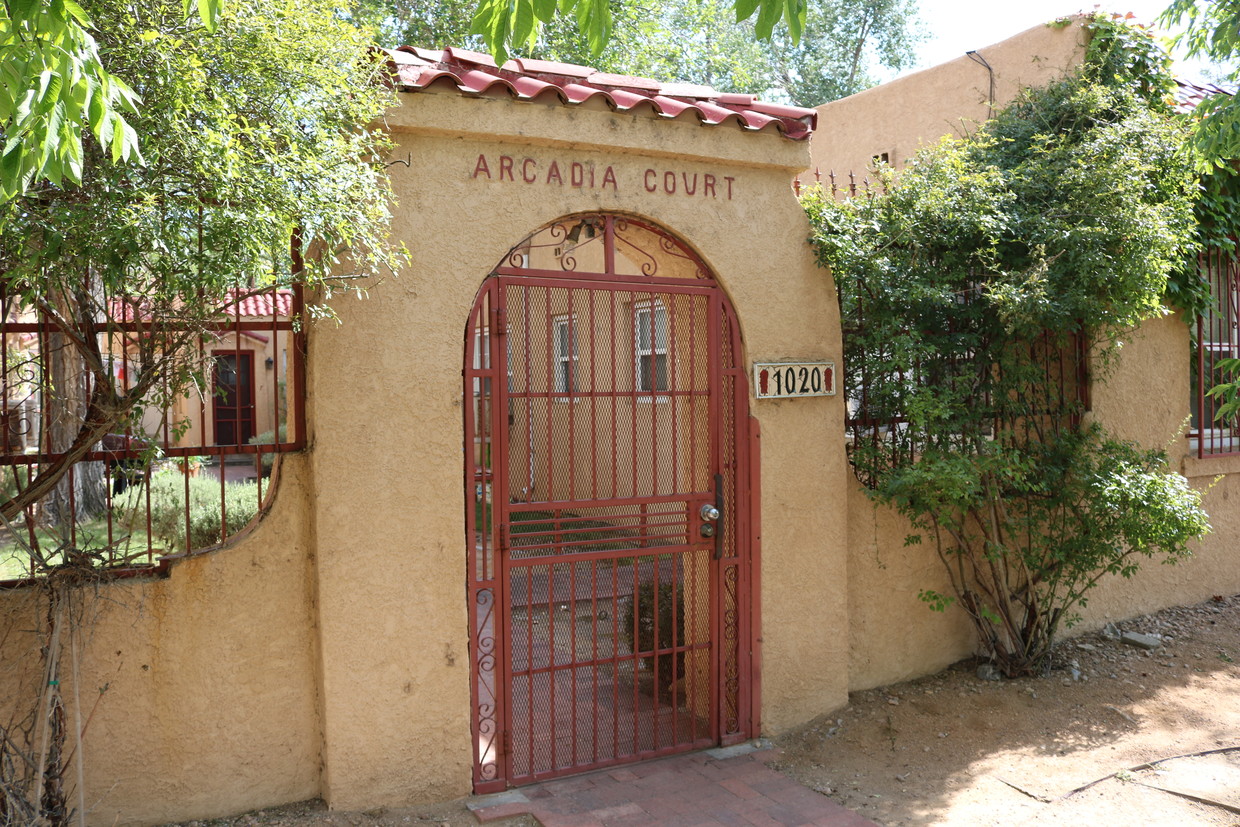 Primary Photo - Arcadia Courtyard Apts