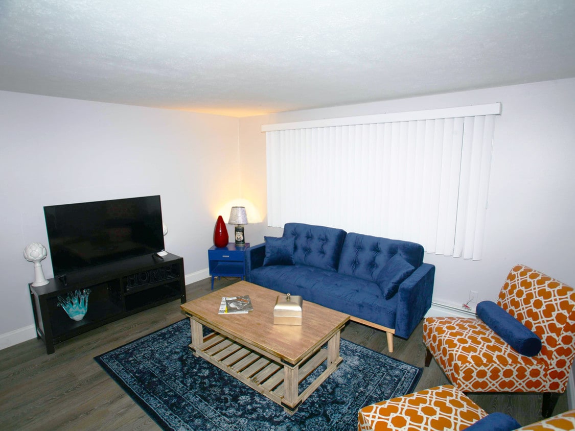 Primary Photo - Parkwood Manor Apartments