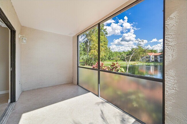 Building Photo - NOW AVAILABLE -  1 Bed 1 Bath Apartment in Naples!