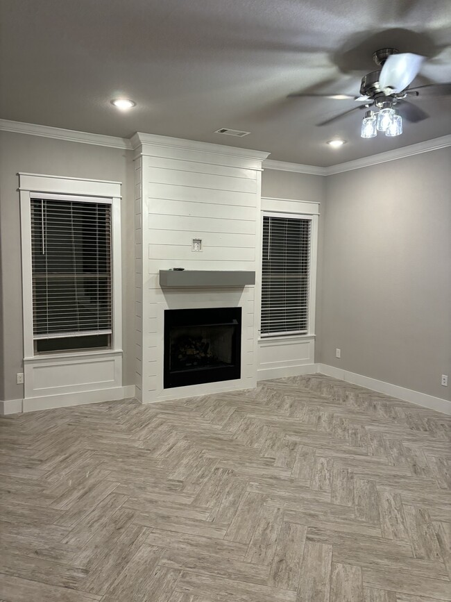Building Photo - 1051 Little Osage Creek