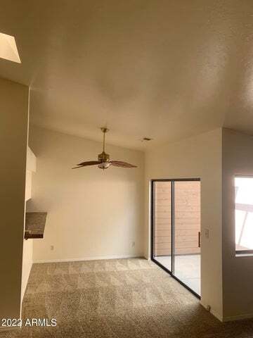 Building Photo - Charming Townhome
