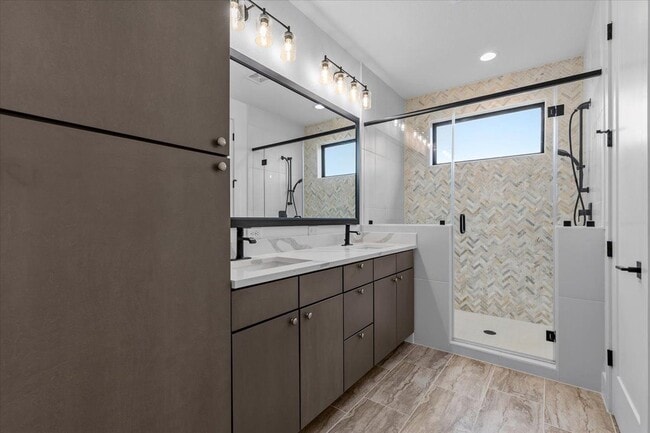 Building Photo - 315 Holton Dr