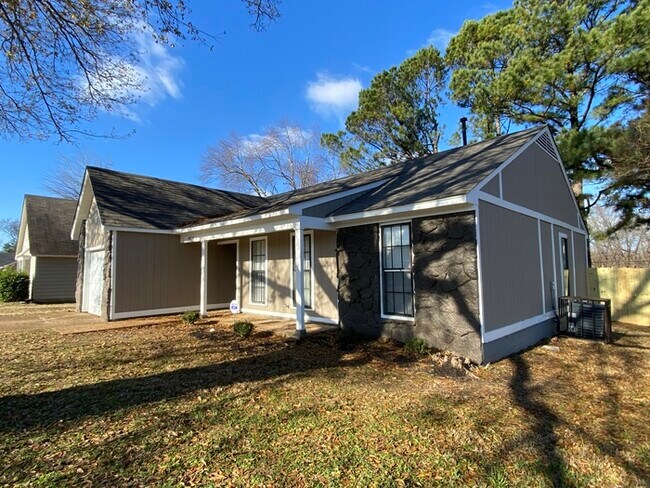 Building Photo - 4876 Summitridge Dr