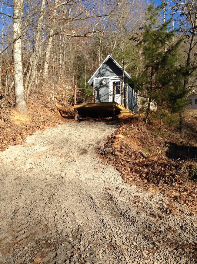 Building Photo - 158 Hayes Cove Rd