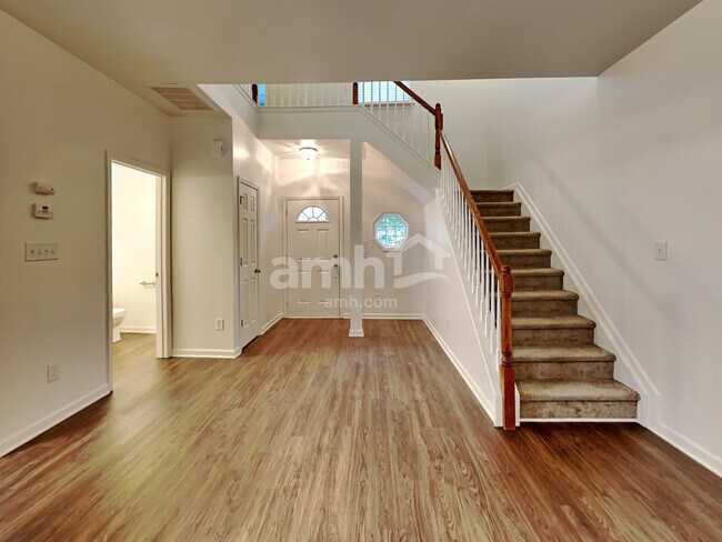 Foto del edificio - 1625 Essexwood Dr