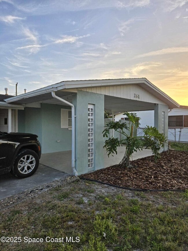 Building Photo - 261 Narvaez Dr