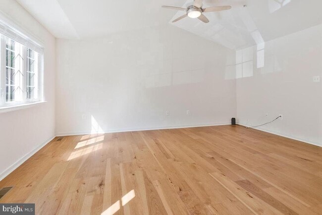 Foto del edificio - 217 Westlake Blvd