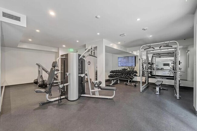 Foto del edificio - 8746 Belford Ave