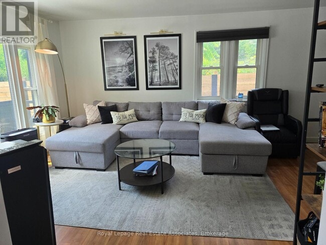 Building Photo - 1109 Caven St