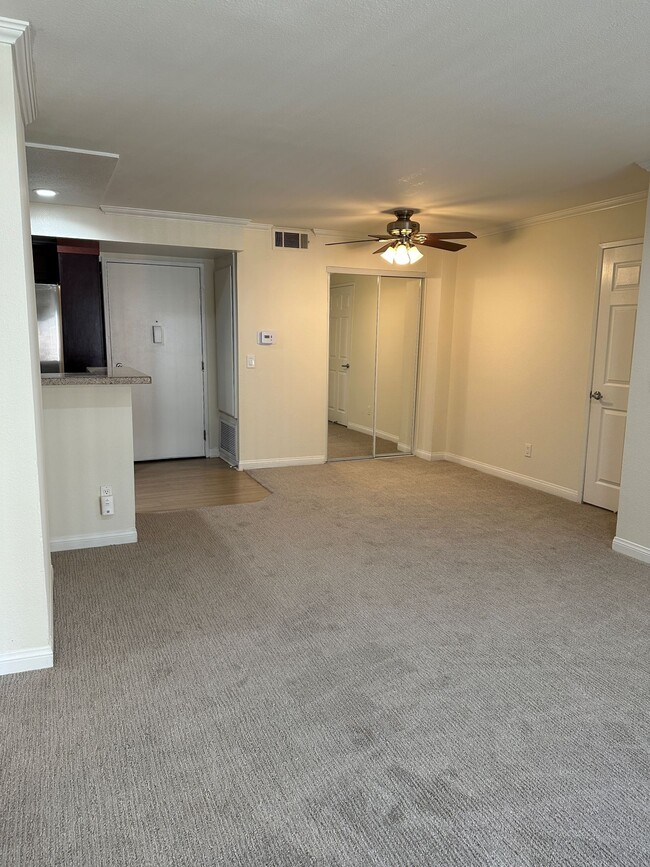 Dining Area - 5540 Owensmouth Ave