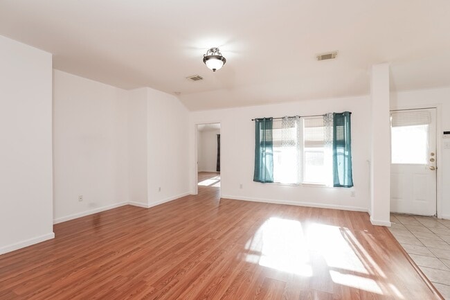 Foto del edificio - 110 Smokey Lake Ln