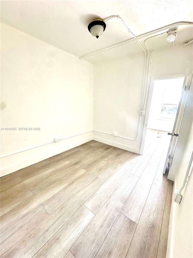 Foto del edificio - 967 SW 5th St