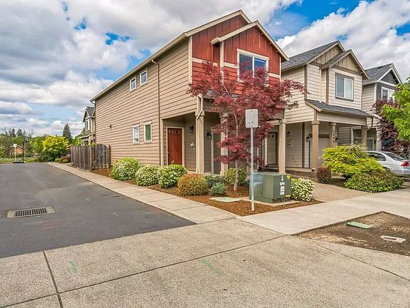 Foto del edificio - "Cozy 3-Bedroom Retreat with Fireplace on Kingwood St, Forest Grove – Your Perfect Home Awaits!"