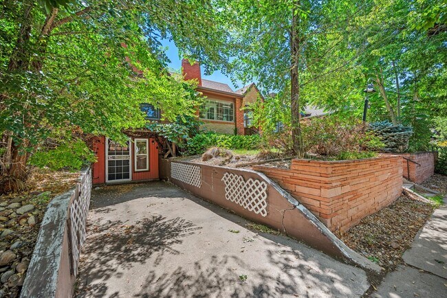 Foto del edificio - Historic Charm & Modern Comfort in Prime Platt Park Location