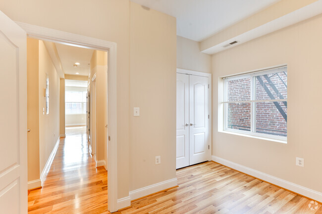 2BR, 1BA - 750SF - 1319 Park Rd NW