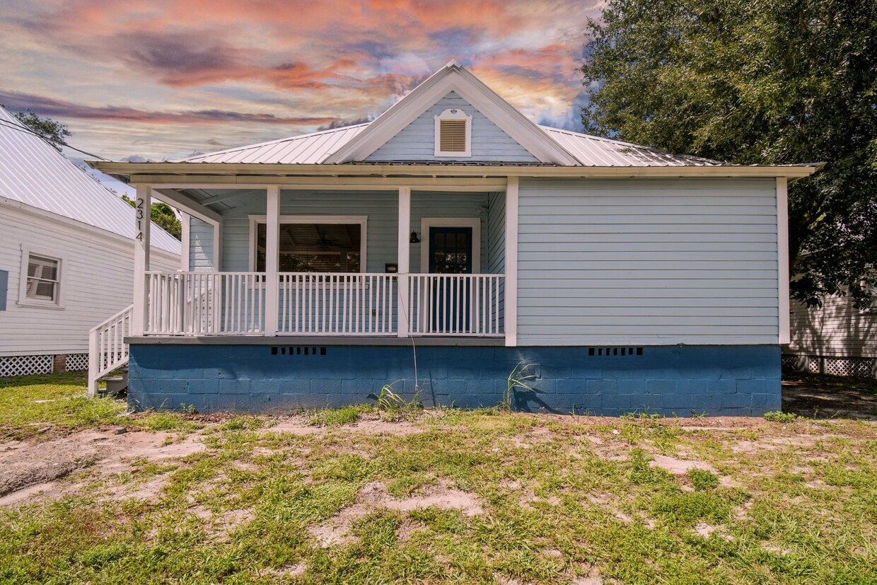 Primary Photo - Historic Ybor City Bungalow!