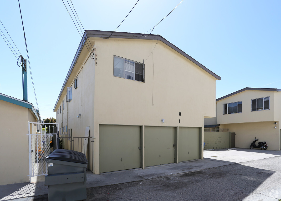 Building Photo - The Courtyard